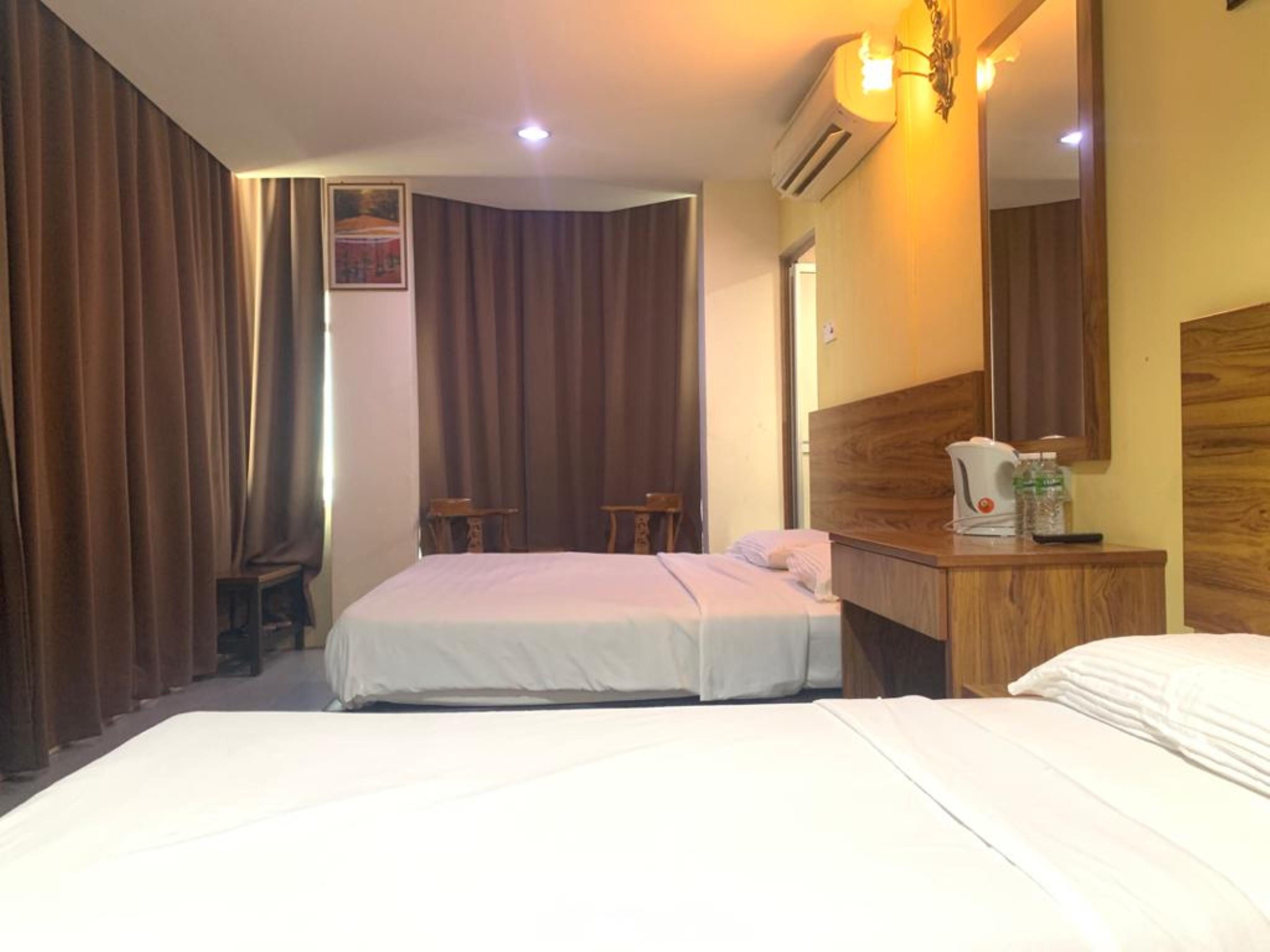 Oyo 89877 Sun Triang Hotel Kampong Kerayong Экстерьер фото