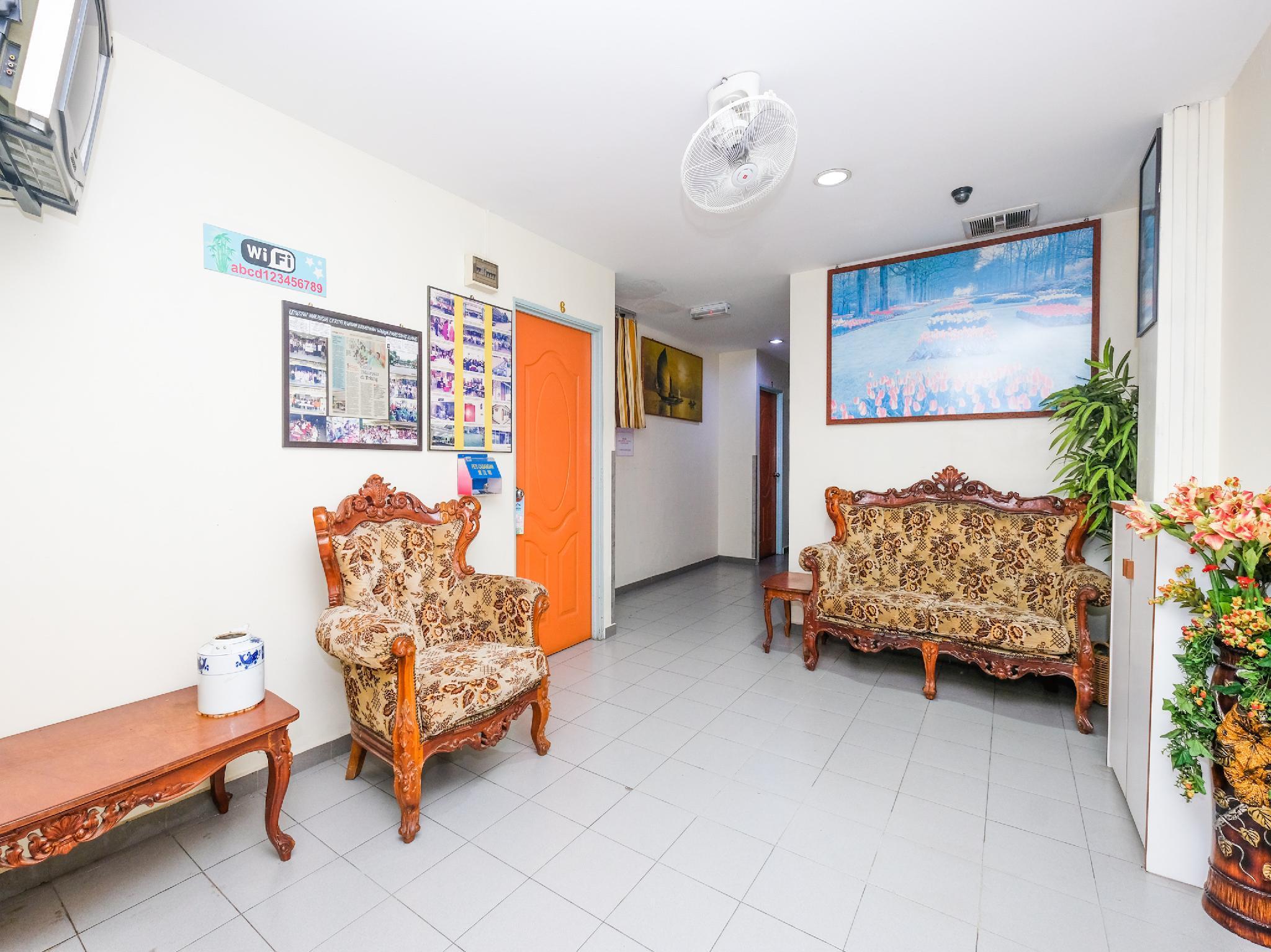 Oyo 89877 Sun Triang Hotel Kampong Kerayong Экстерьер фото